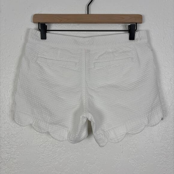 Lilly Pulitzer Buttercup Scallop Hem Short in White Size 2 - Picture 4 of 6